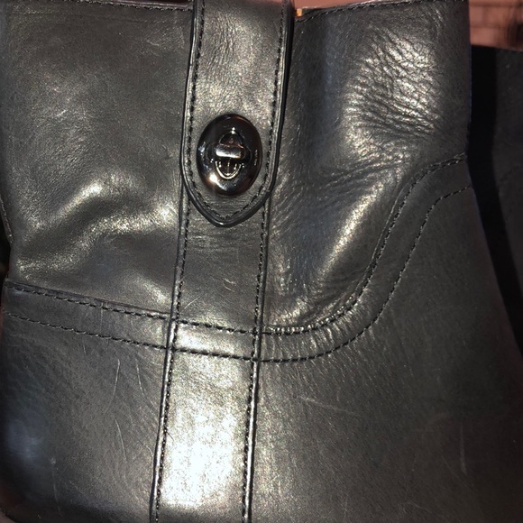 Beautiful black leather ankle boots - Picture 2 of 6
